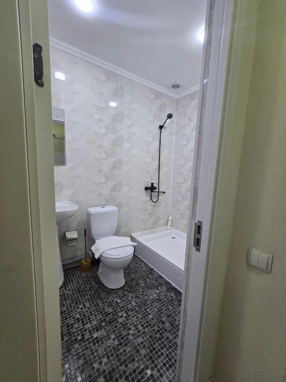 Guesto Hostel Tashkent Luaran gambar