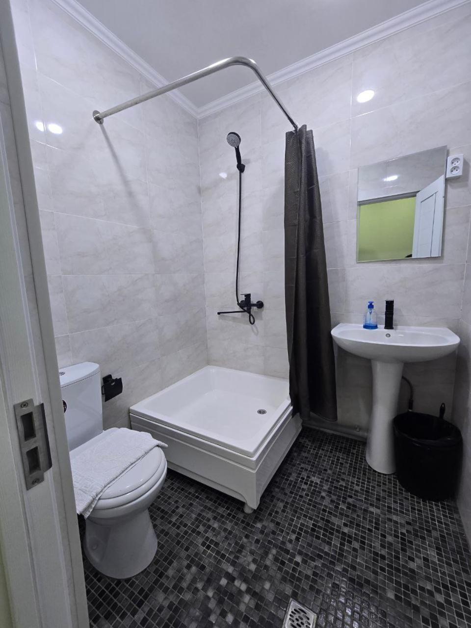 Guesto Hostel Tashkent Luaran gambar