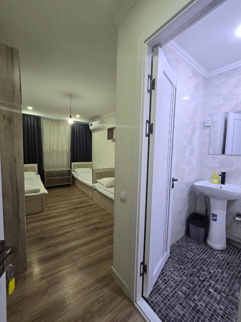 Guesto Hostel Tashkent Luaran gambar