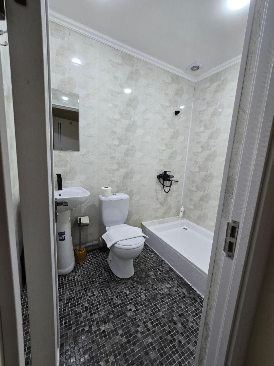 Guesto Hostel Tashkent Luaran gambar