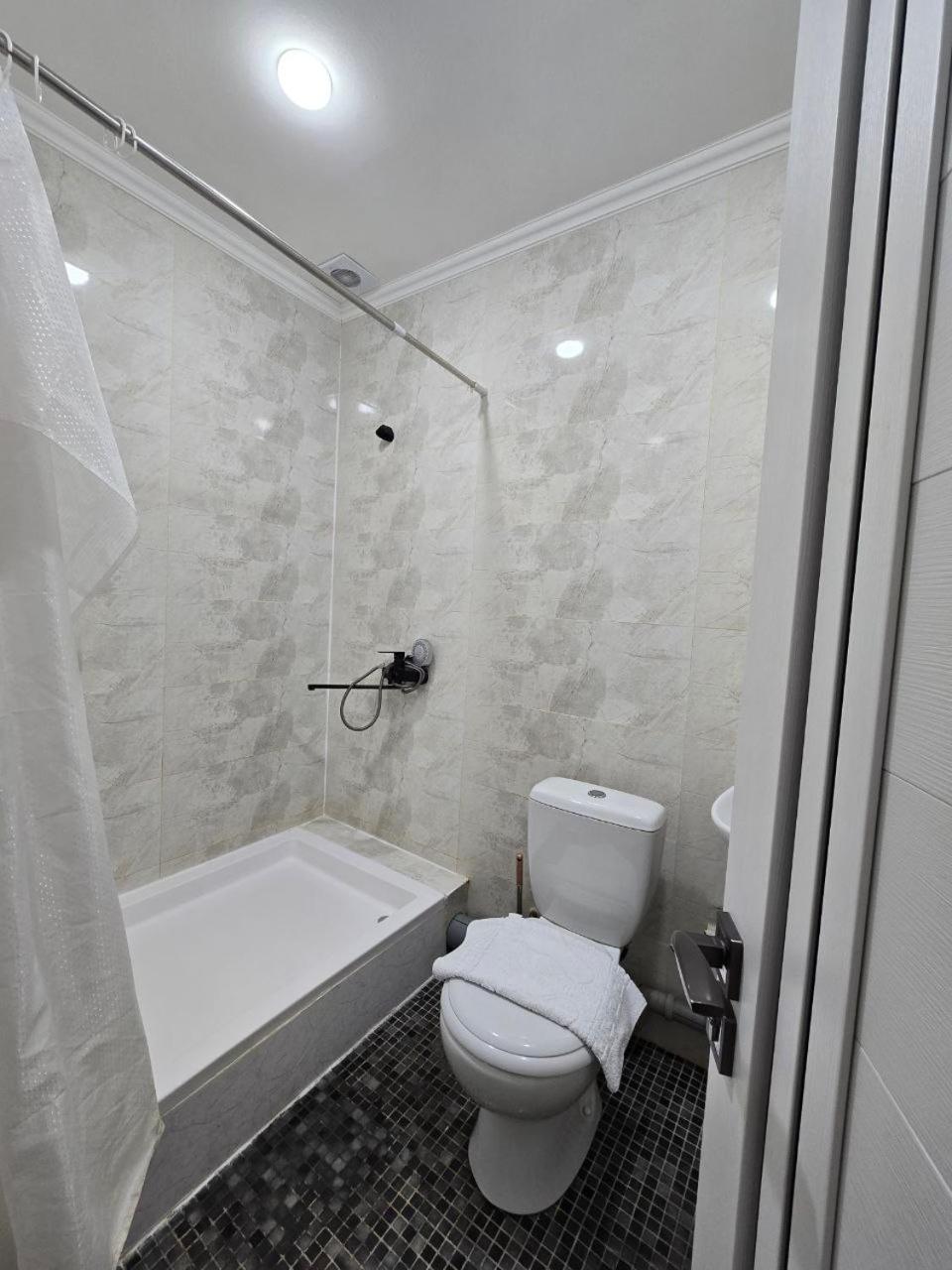 Guesto Hostel Tashkent Luaran gambar